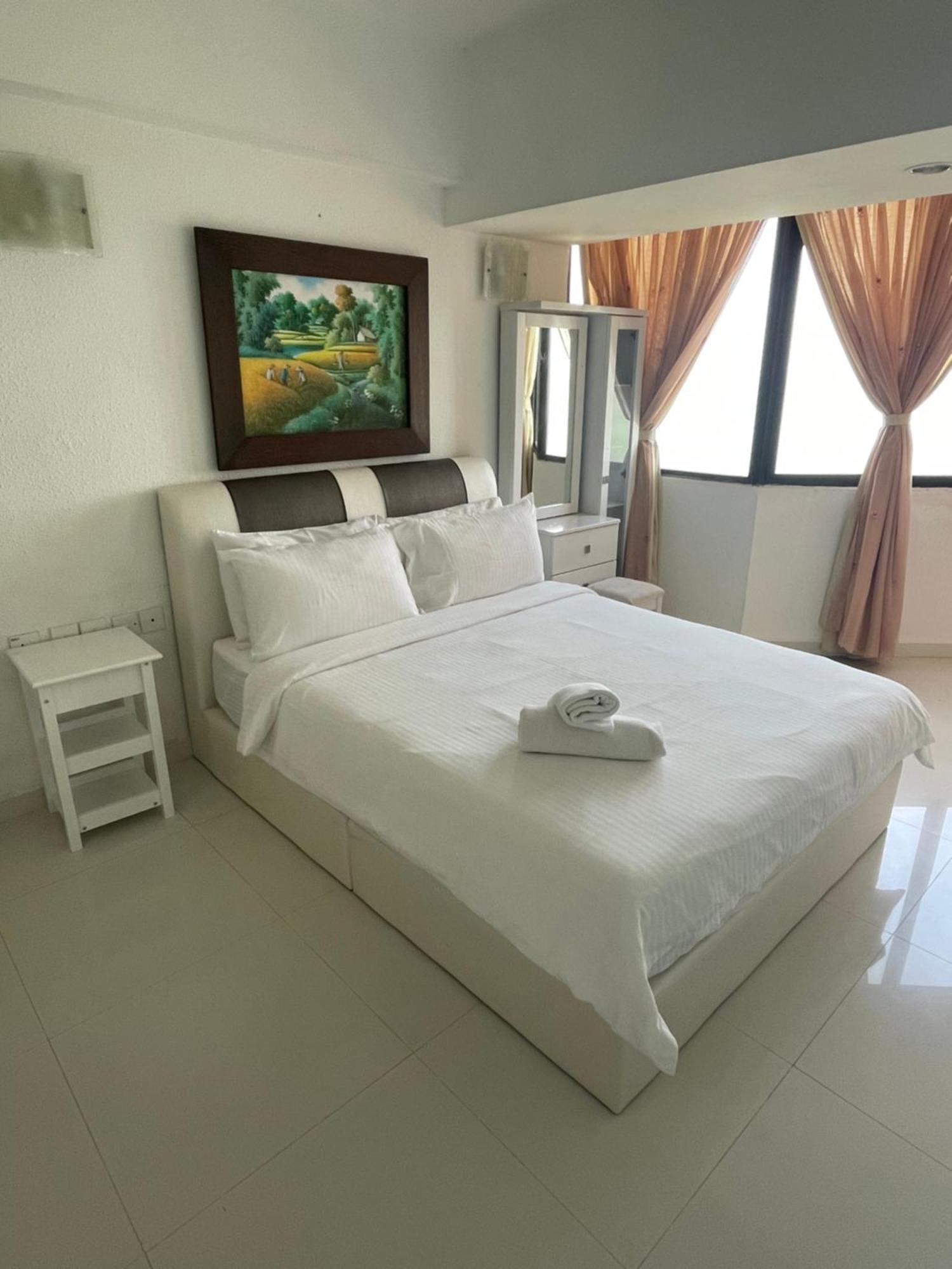 The Ferringhi Sea View At Sri Sayang Apartment บาตูเฟอริงกี ภายนอก รูปภาพ